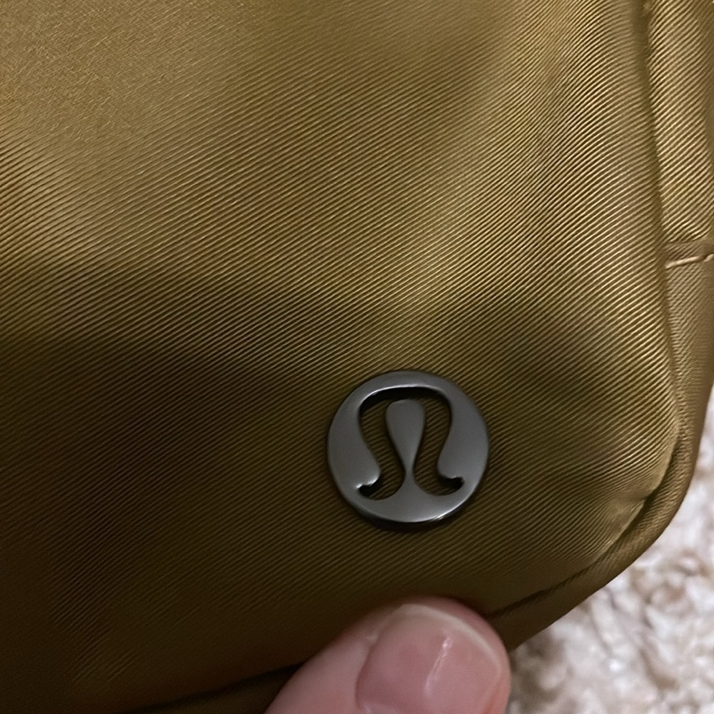 Lululemon Athletica Everywhere Belt Bag - Picture 2 of 6